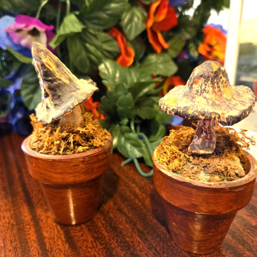 Cute Vintage Artificial Decorative Mushrooms - Picture 1 of 5